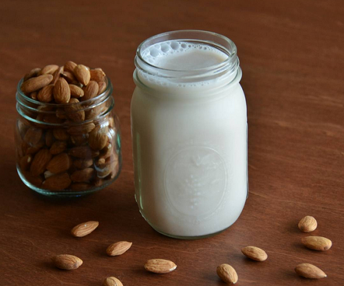 Almonds for beauty and aging  DIY treatment